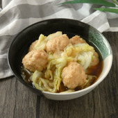 調味料一つだけ！「キャベツと肉団子のさっと煮」