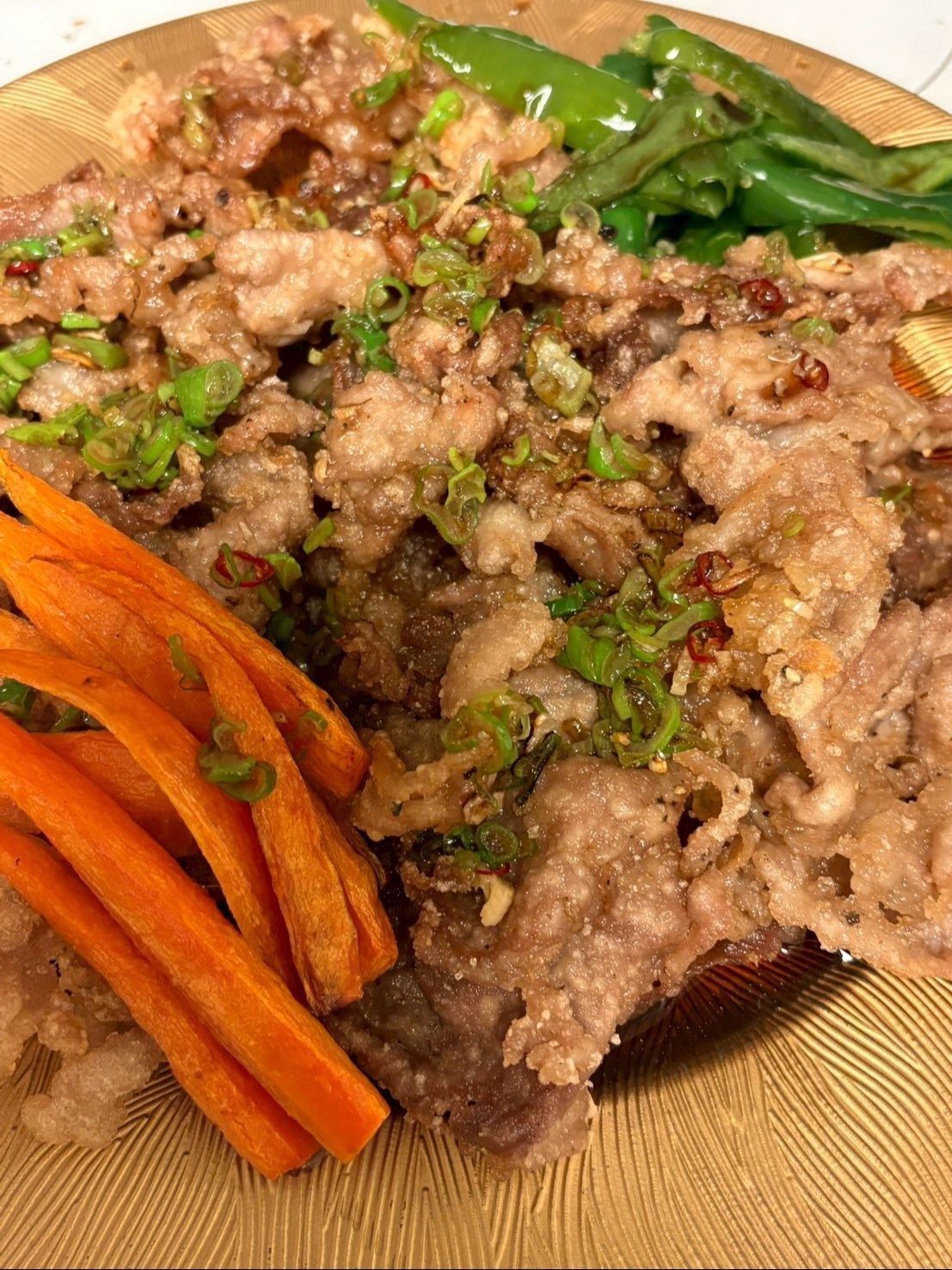 ＜豚コマの塩唐揚げネギソースかけ＞