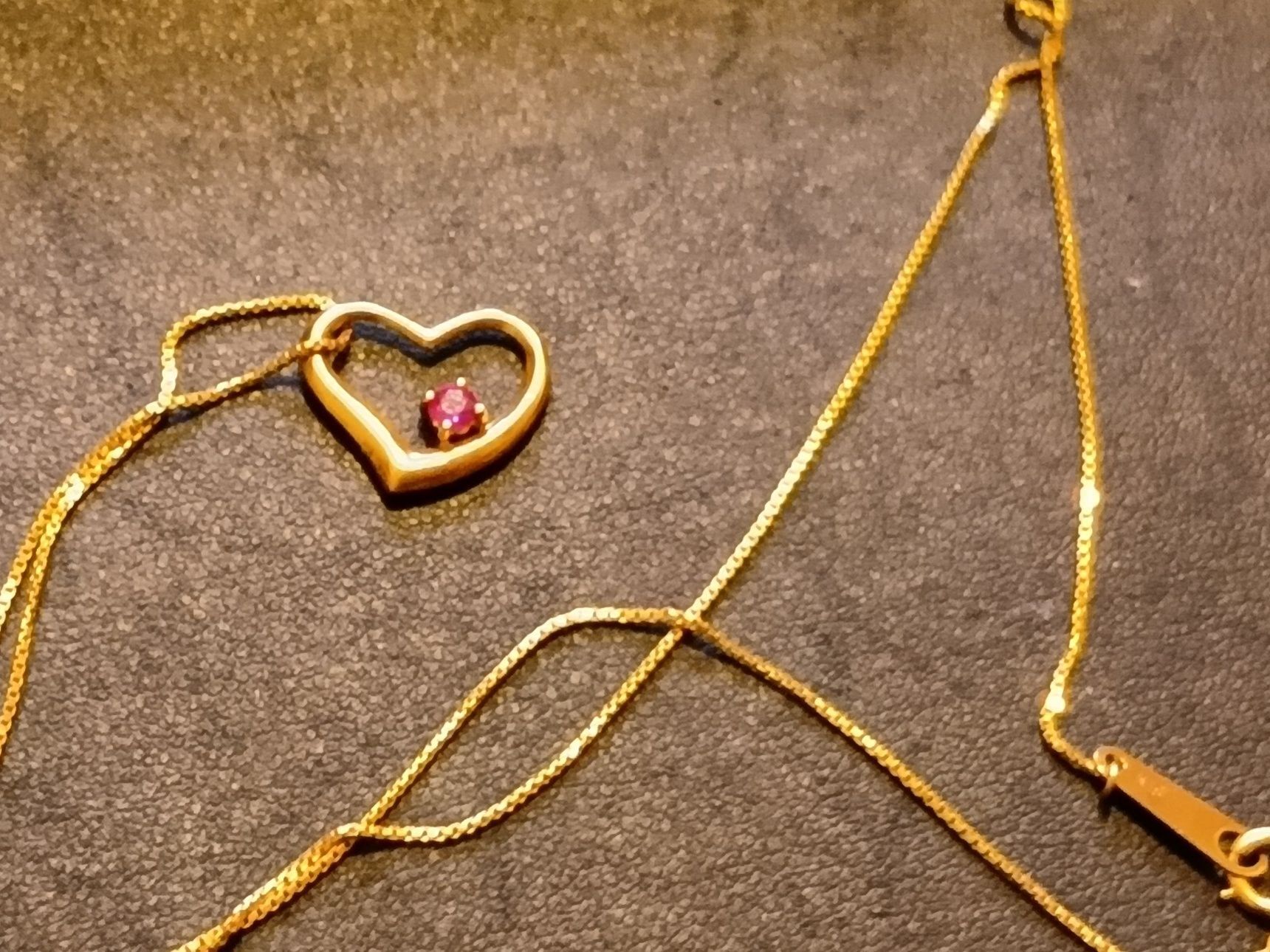 買取を何度か経験して感じたのは、買取のどの業者さんも、最終的に 注目するのはやっぱり高騰中の「金」 なんですよね！！！