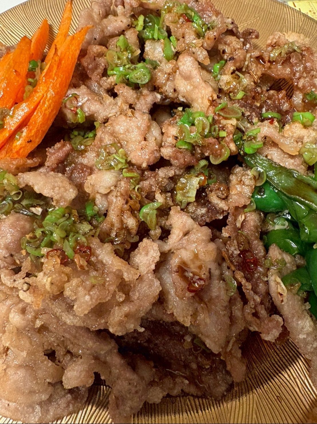 ネギソースをたっぷりかけて完成です！