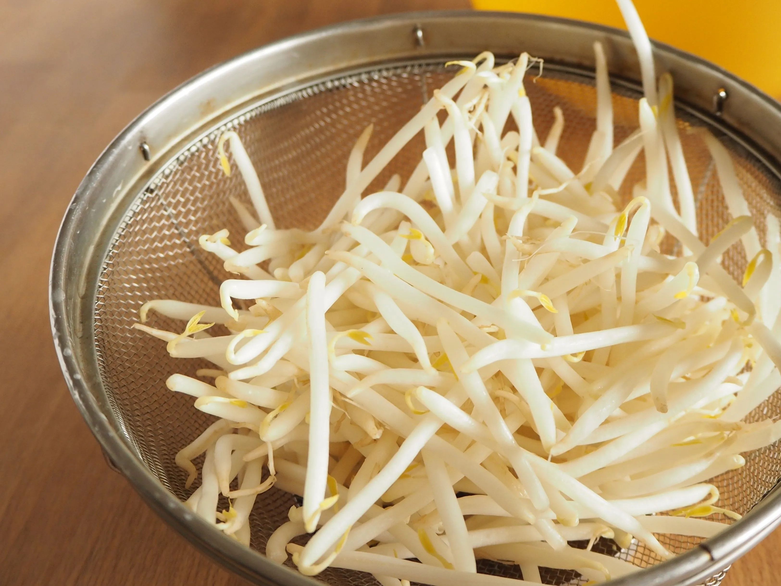 もやし、そのまま使うの待ってーー！！ひげ根「取る」VS「取らない」を比較してみたら→驚きの結果に…