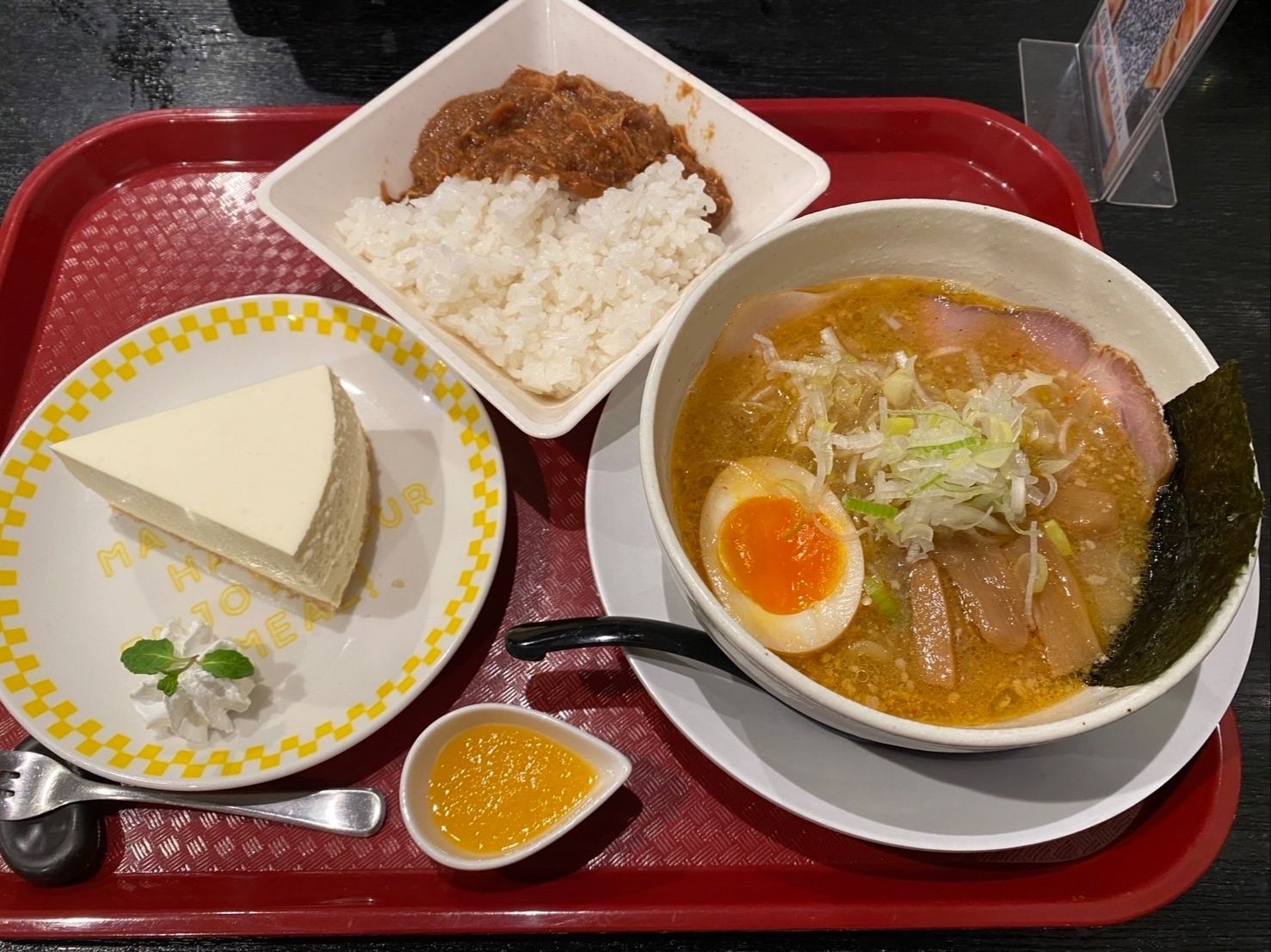 特製チーズケーキが食べられるラーメン屋って世界屈指と言えどもここだけかも〜
