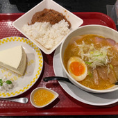 特製チーズケーキが食べられるラーメン屋って世界屈指と言えどもここだけかも〜