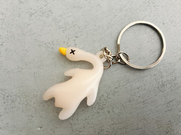 【セリア】謎のアヒルをバッグに付けておくと→ある変化が!実はこれから大活躍のアイテムなんです。