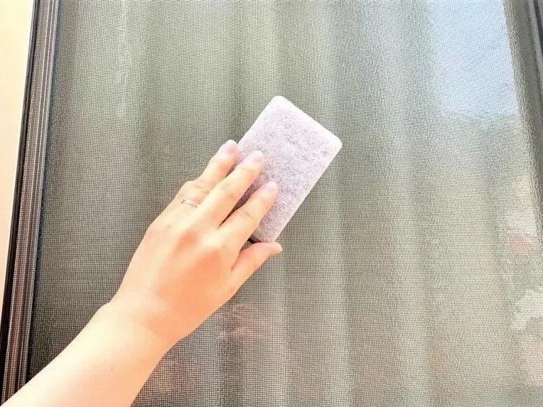 お部屋の空気をリフレッシュ！たった2ステップ〈網戸掃除術〉に挑戦♡お部屋にさわやかな春風を