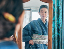 〈71歳の一人暮らし〉トータル3000円の古着の着物も、袖を通せば心地いい緊張感が。私らしいおしゃれを楽しむ