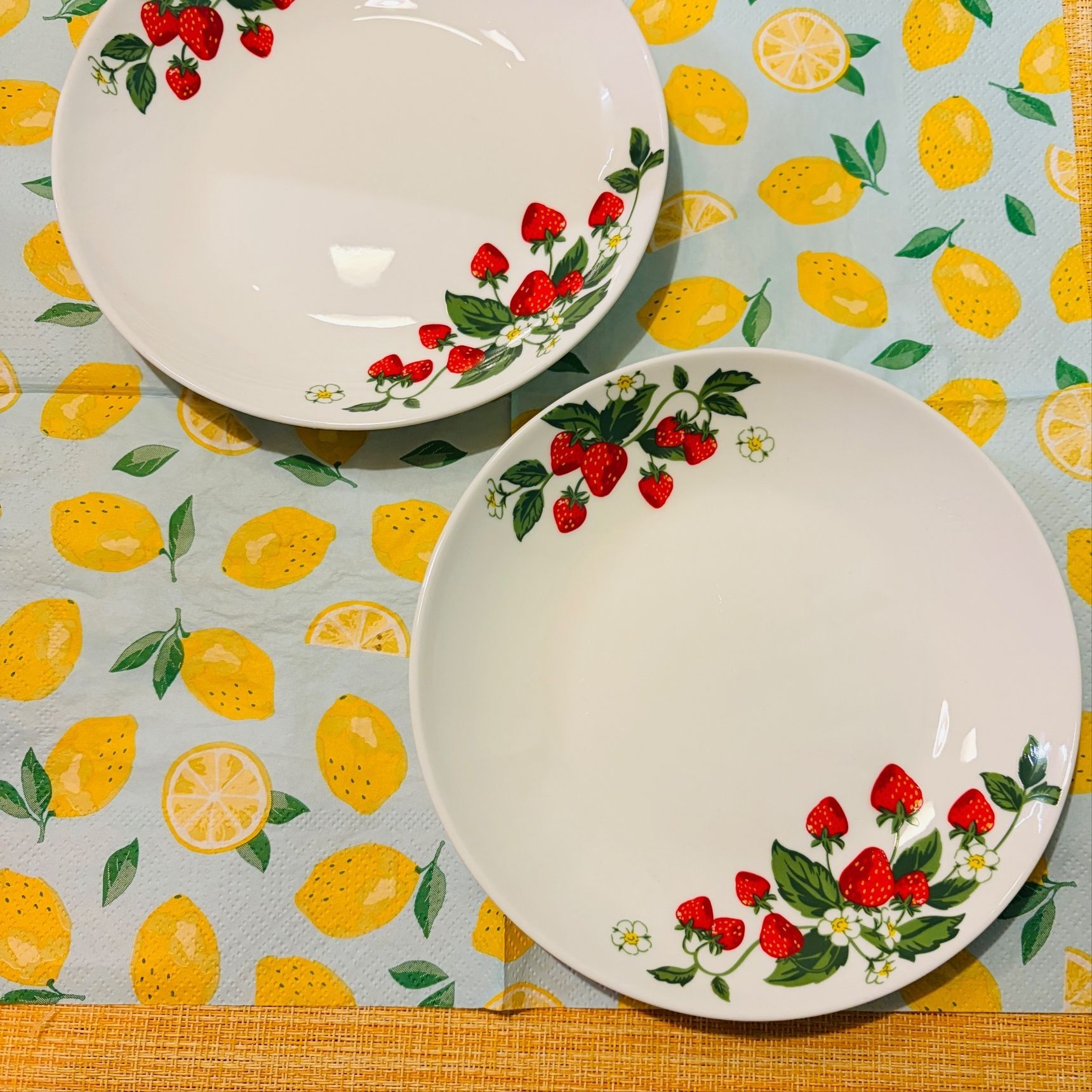 やっと見つけた！絵画のようないちご柄