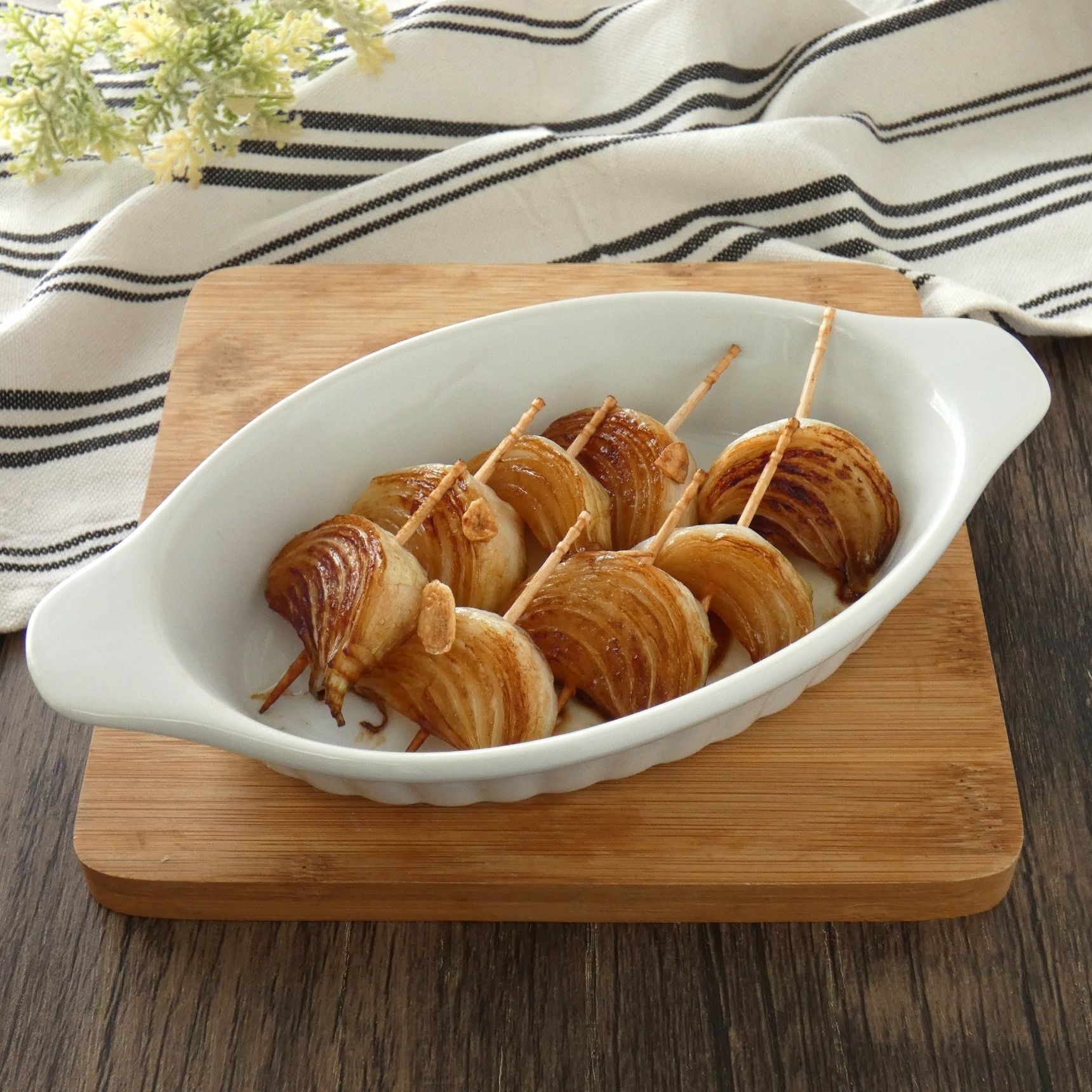 パクパク止まらない！「新玉ねぎのガーリックバター焼き」