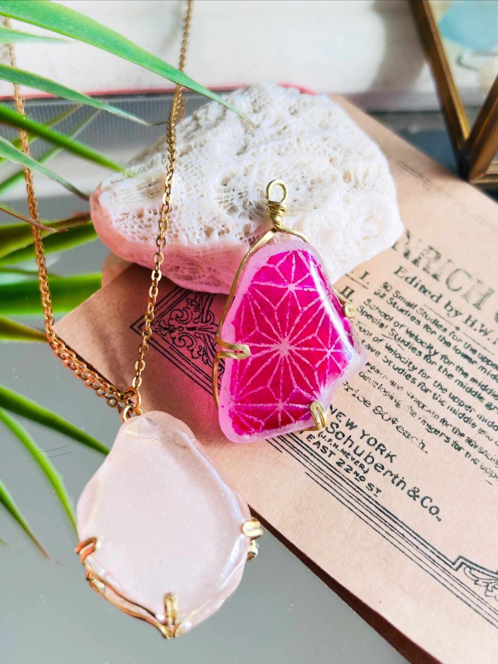 春色シーグラスでネックレスを飾って