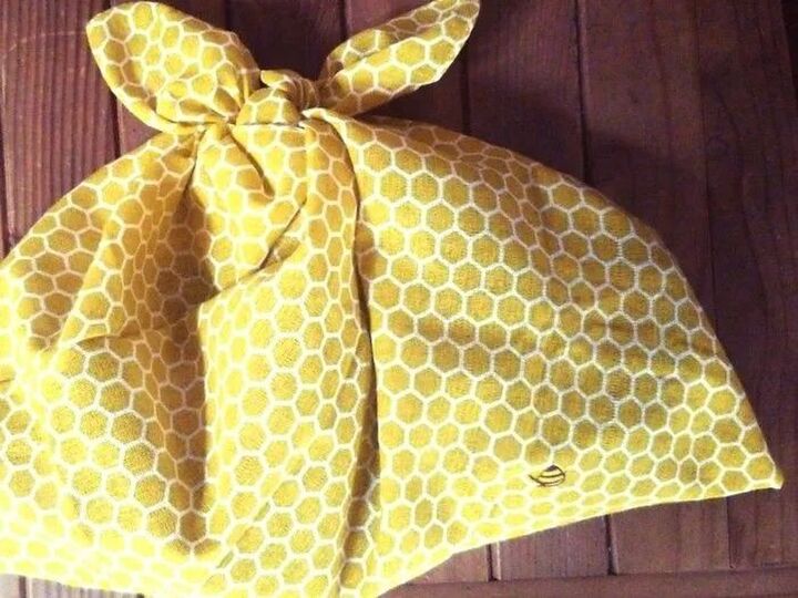 100均手ぬぐいでおしゃれな「おさんぽバッグ」ができちゃった!2箇所縫うだけの簡単リメイク♪