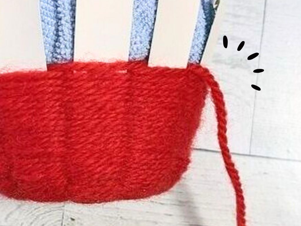 紙コップを毛糸で編むだけで…かわいい『小物入れ』ができちゃった！【簡単ハンドメイド】