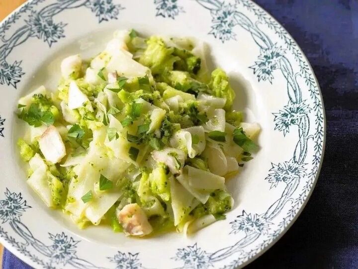 パスタ世界一のシェフが教える「パスタがなくても作れる手打ち風パスタ」。意外な食材が代用品として使えるんです♡