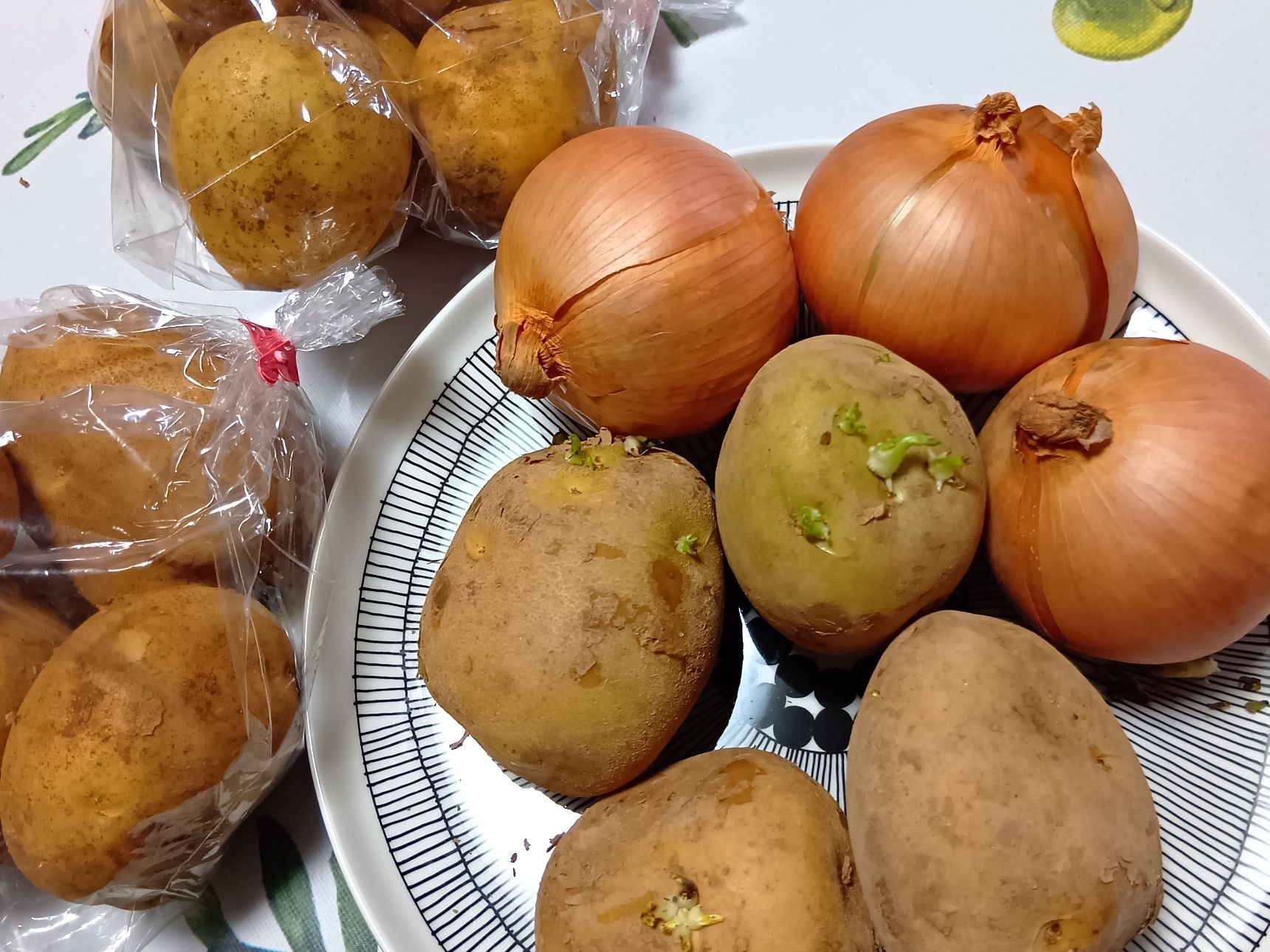 このエチレンガスの影響で、じゃがいもは発芽しやすくなってしまうのです！