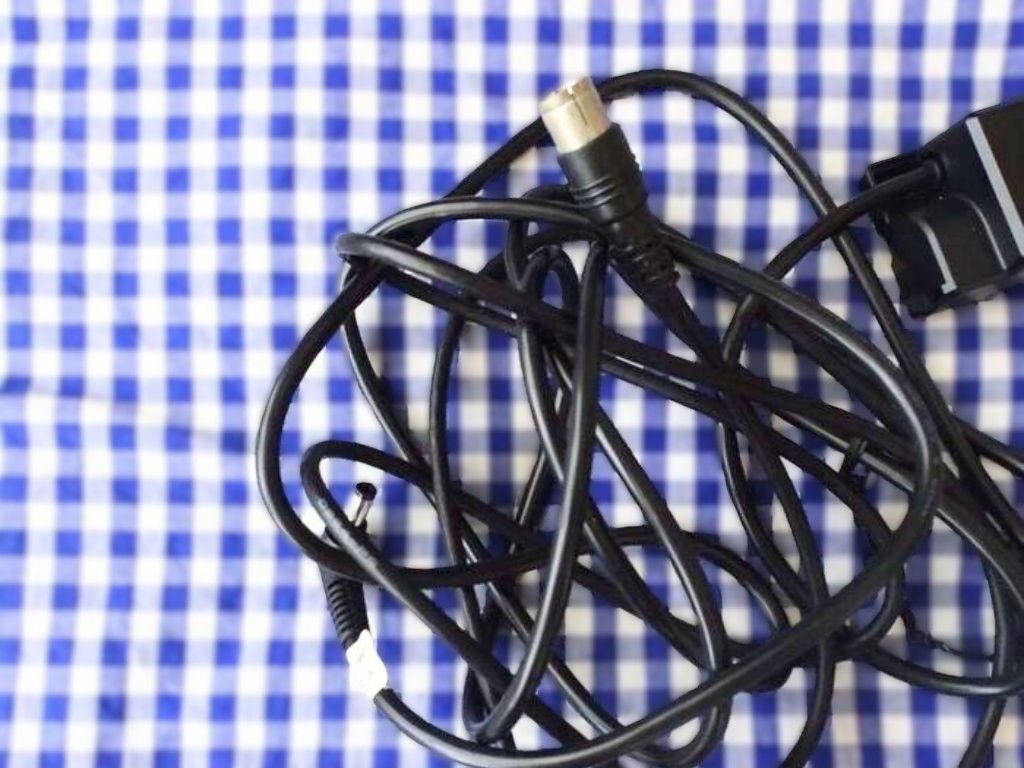 ごちゃつく『コード類』をすっきり収納する方法。もうイライラしません♪