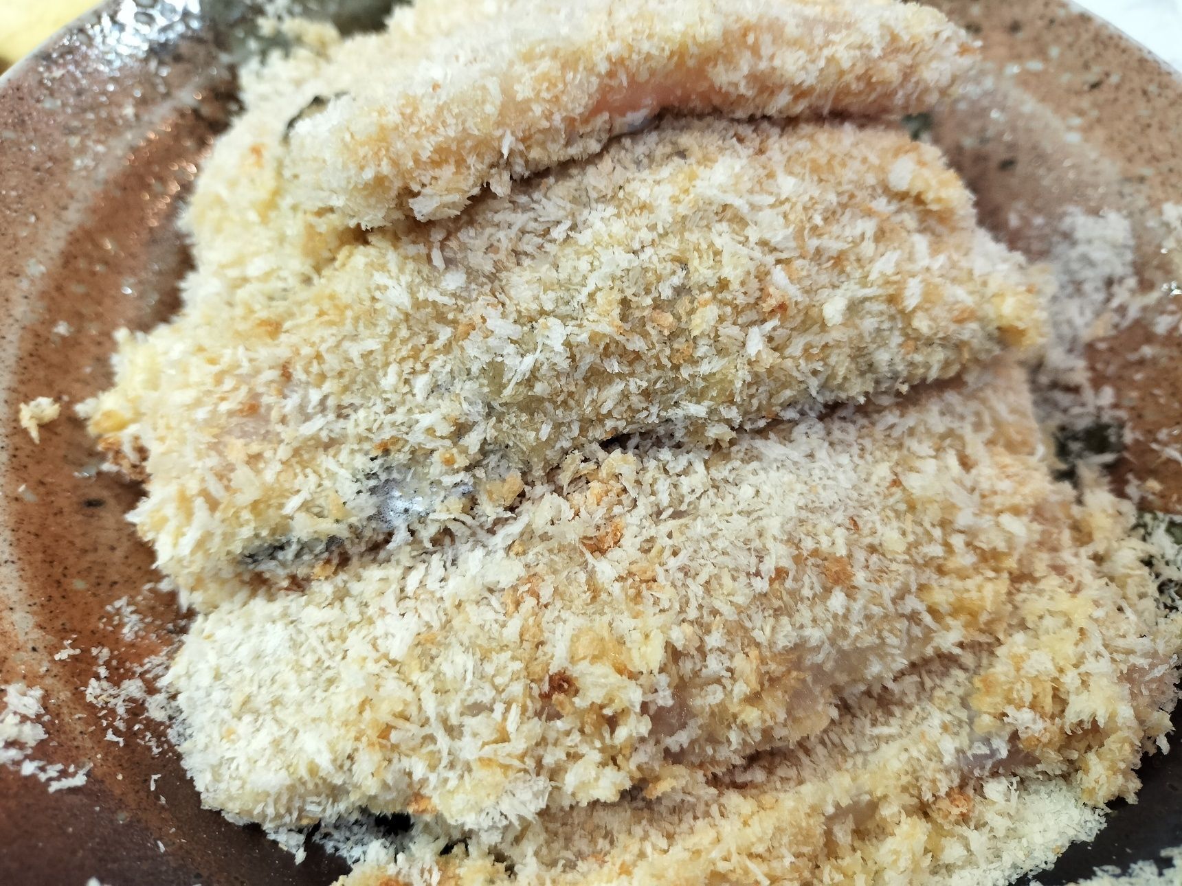 1.ボウルに、食べやすい大きさに切った鱈と材料●を入れて、軽く揉み込む→バッター液とパン粉を付ける