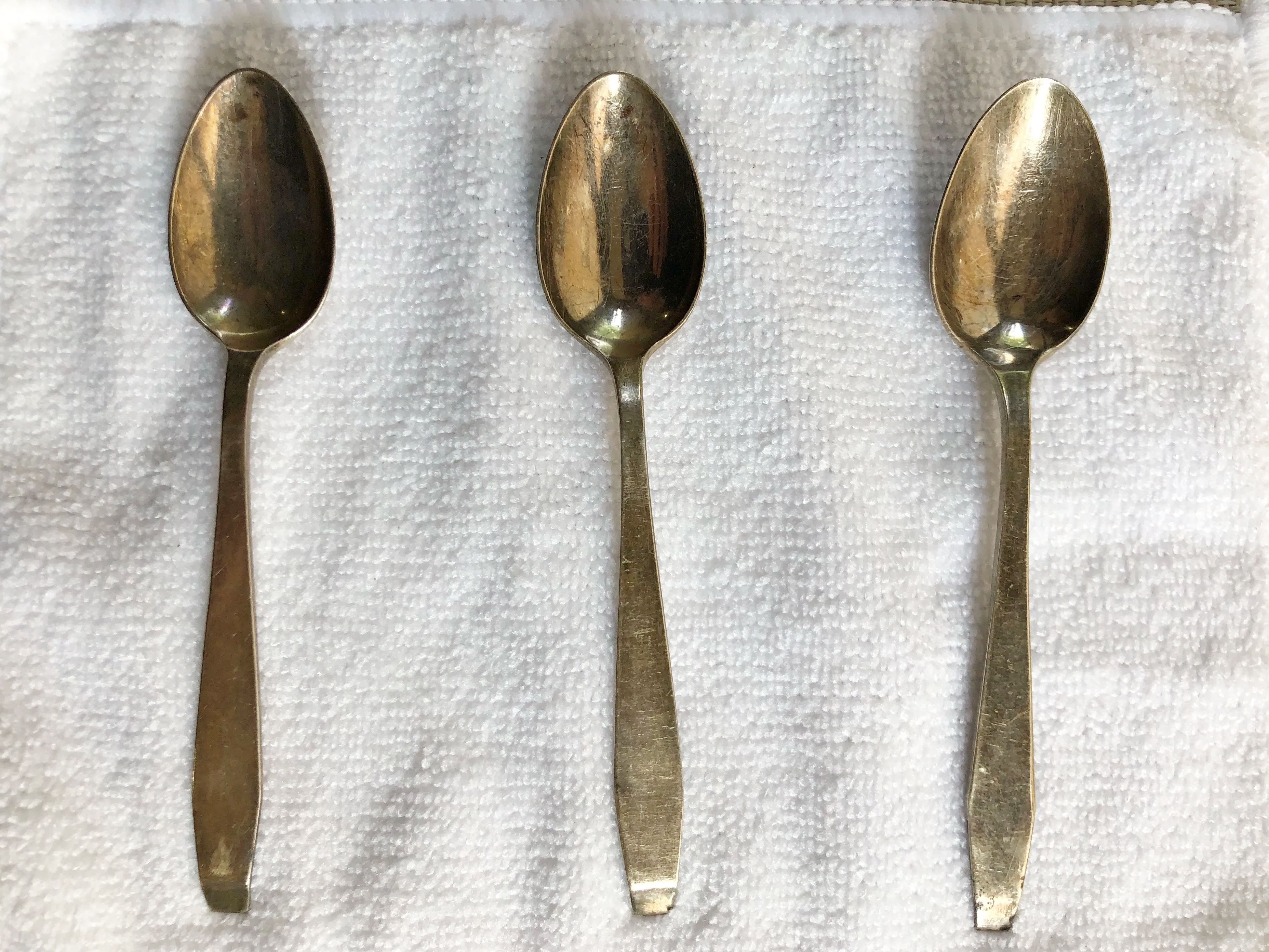 『くすんだスプーン』がピカピカに大復活♡歯磨き粉vs口紅！？シルバーの黒ずみ落とし選手権の結果は…