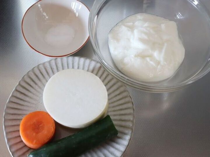 いつものヨーグルトに『塩』を入れてみて!甘くない食べ方がめちゃウマでした♡〈塩ヨーグルト漬け〉にチャレンジ