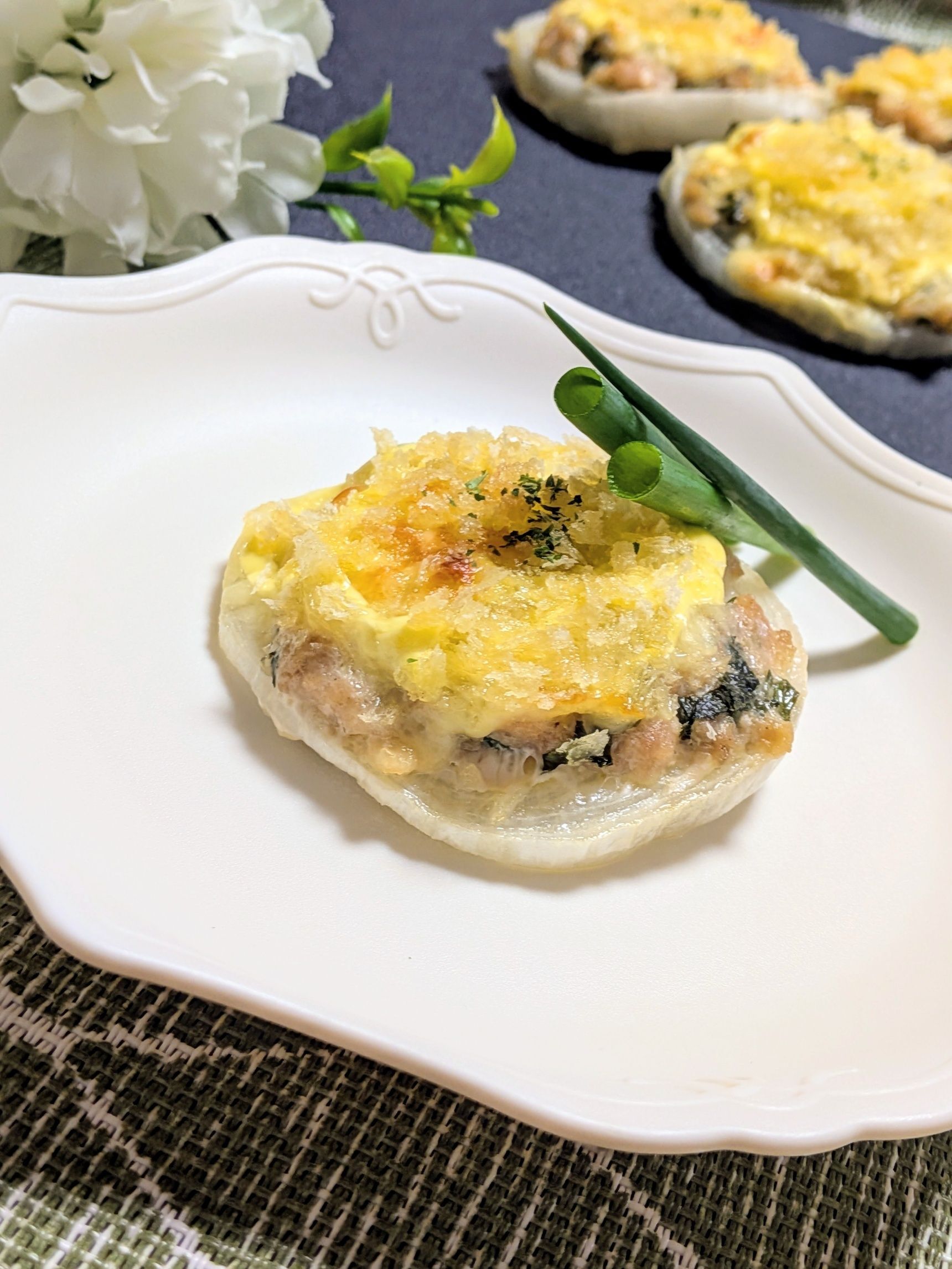 新たまねぎと鶏ひき肉のパン粉焼き