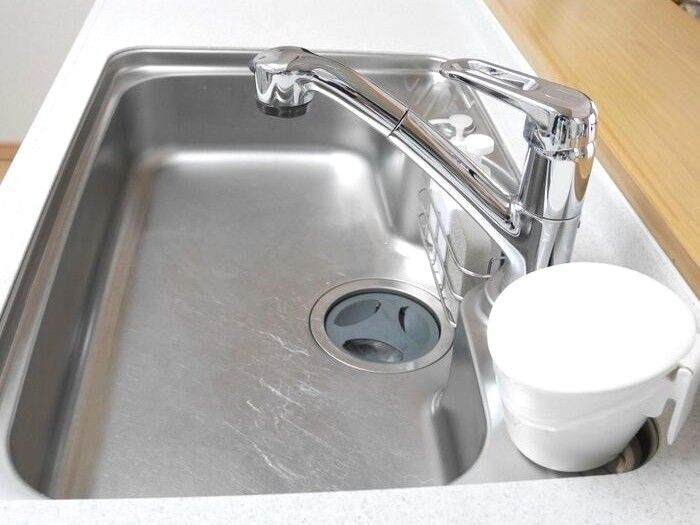 キッチンシンクに『洗い桶』置くのやめました。意外なアイテムが代用品に。→なるほど、盲点だった～！