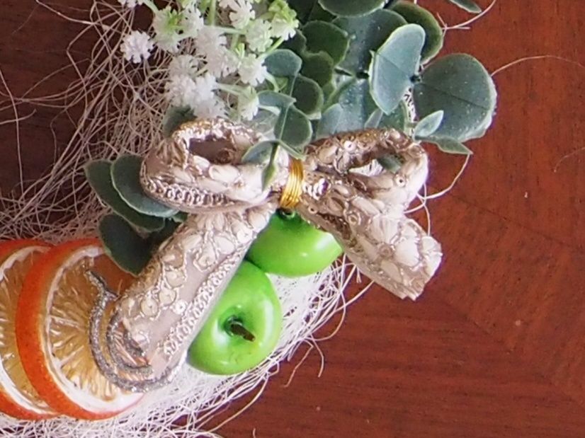 もっと高級感を出すために、刺繍リボンを足しました