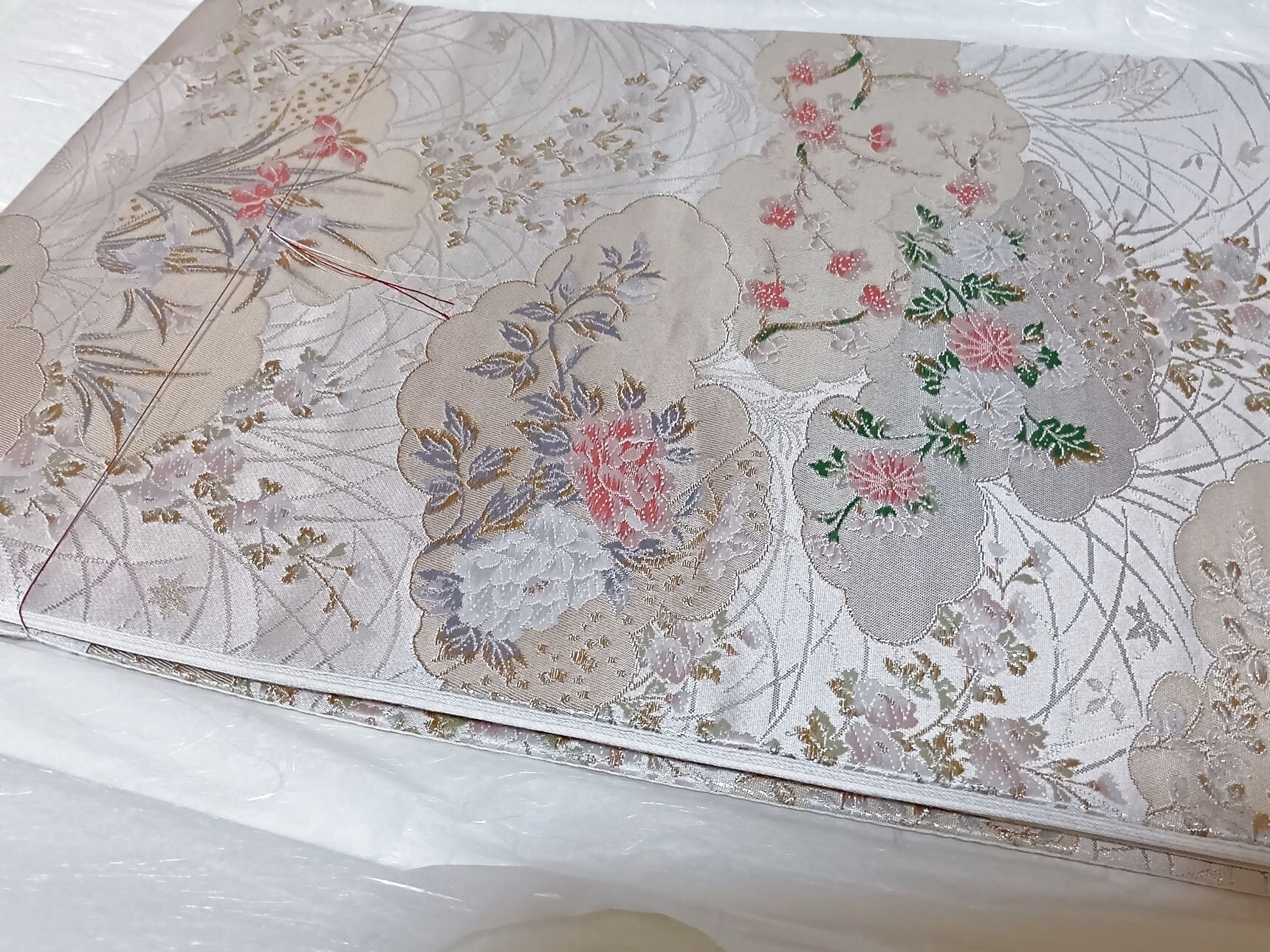 そこで、着物を有効活用しているお品や、簡単に着付けできるアイデア商品を調べてみたところ、なるほど！「いいね！」と思えるアイテムがたくさん見つかりました。