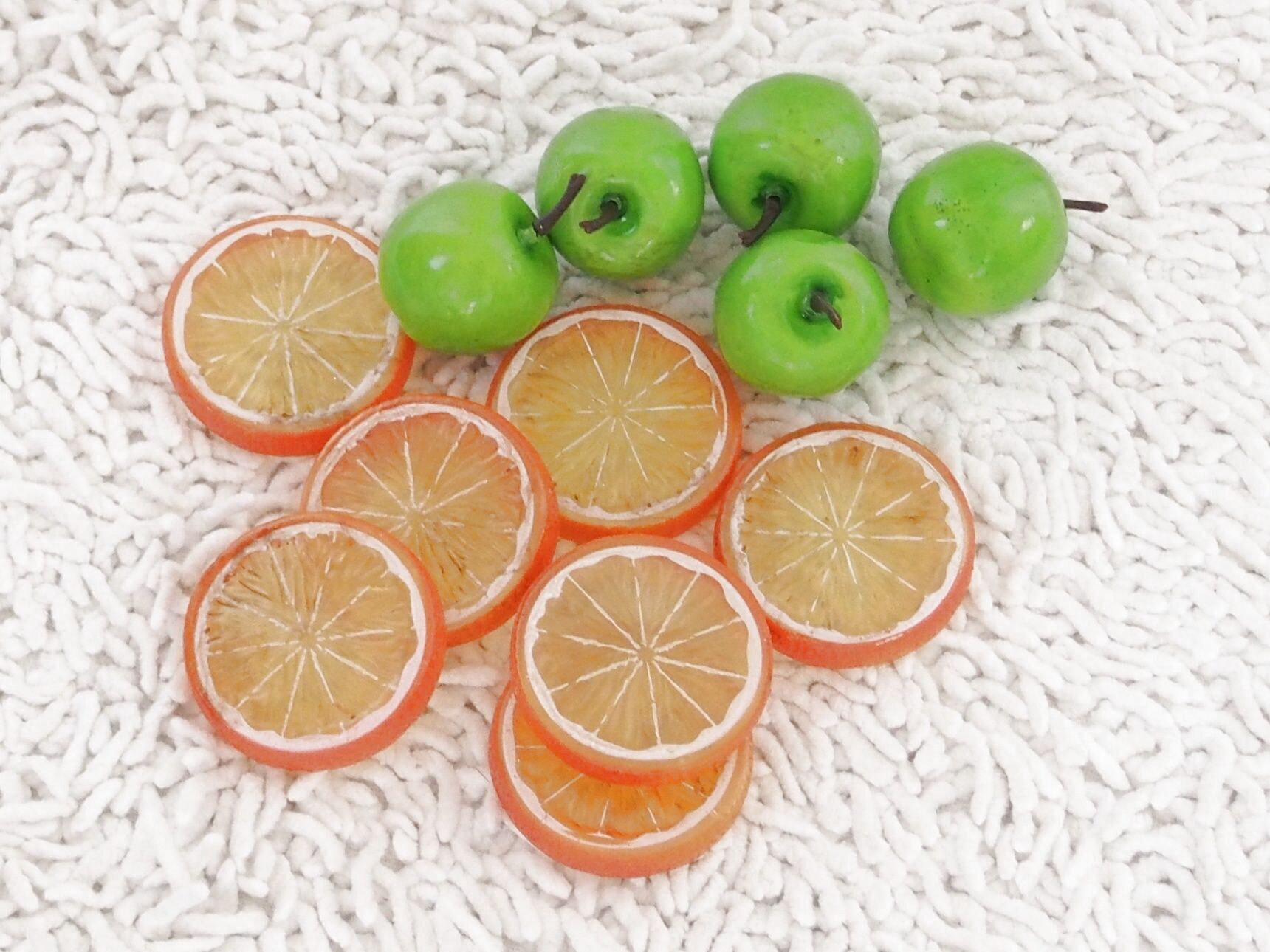 オレンジとアップルは、アクリル絵の具でわざと汚します～