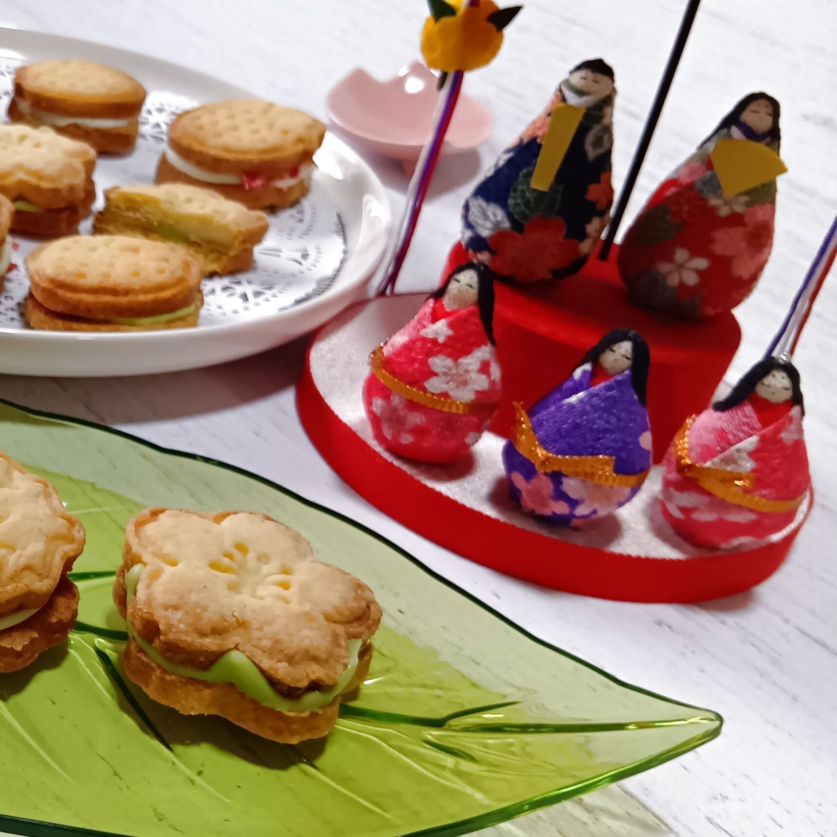 ひな人形って、飾るときも片付けるときも場所をとってしまい、出し入れがちょっと大変ですよね。最近は、小さめサイズのひな人形の方が人気だそうです。