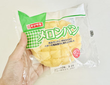 『メロンパン』を半分に切ってドーン！驚きの食べ方が登場♡試さずにはいられない〈新感覚アレンジ〉