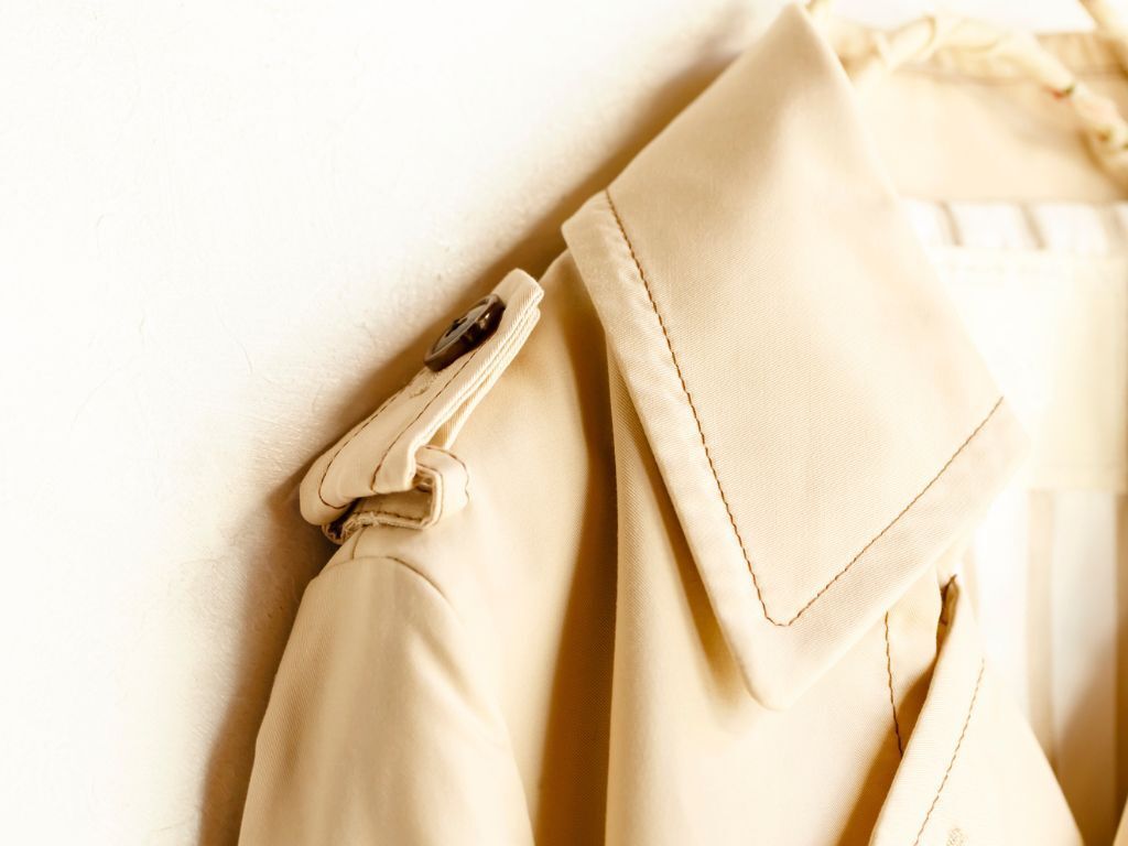 トレンチコートの『襟汚れ』を防ぐためにやっているコト。おしゃれで簡単な方法です♪