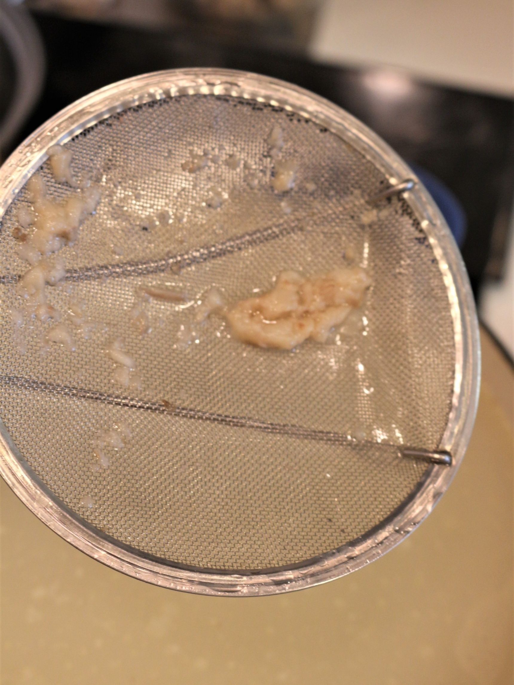 浮いている脂肪を取り除く