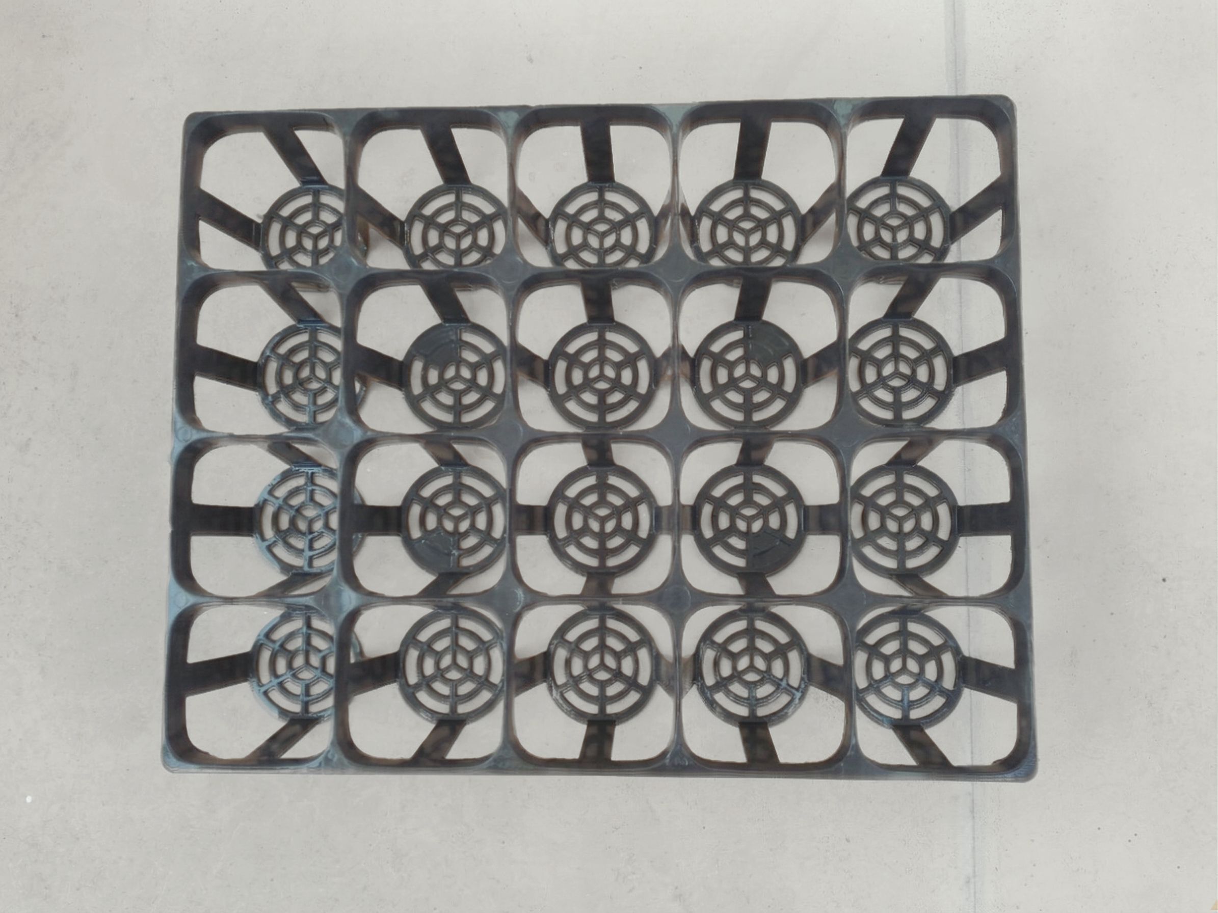 「育苗トレー」がまさかの便利グッズに大変身。家事のイライラが秒で解決しました♪