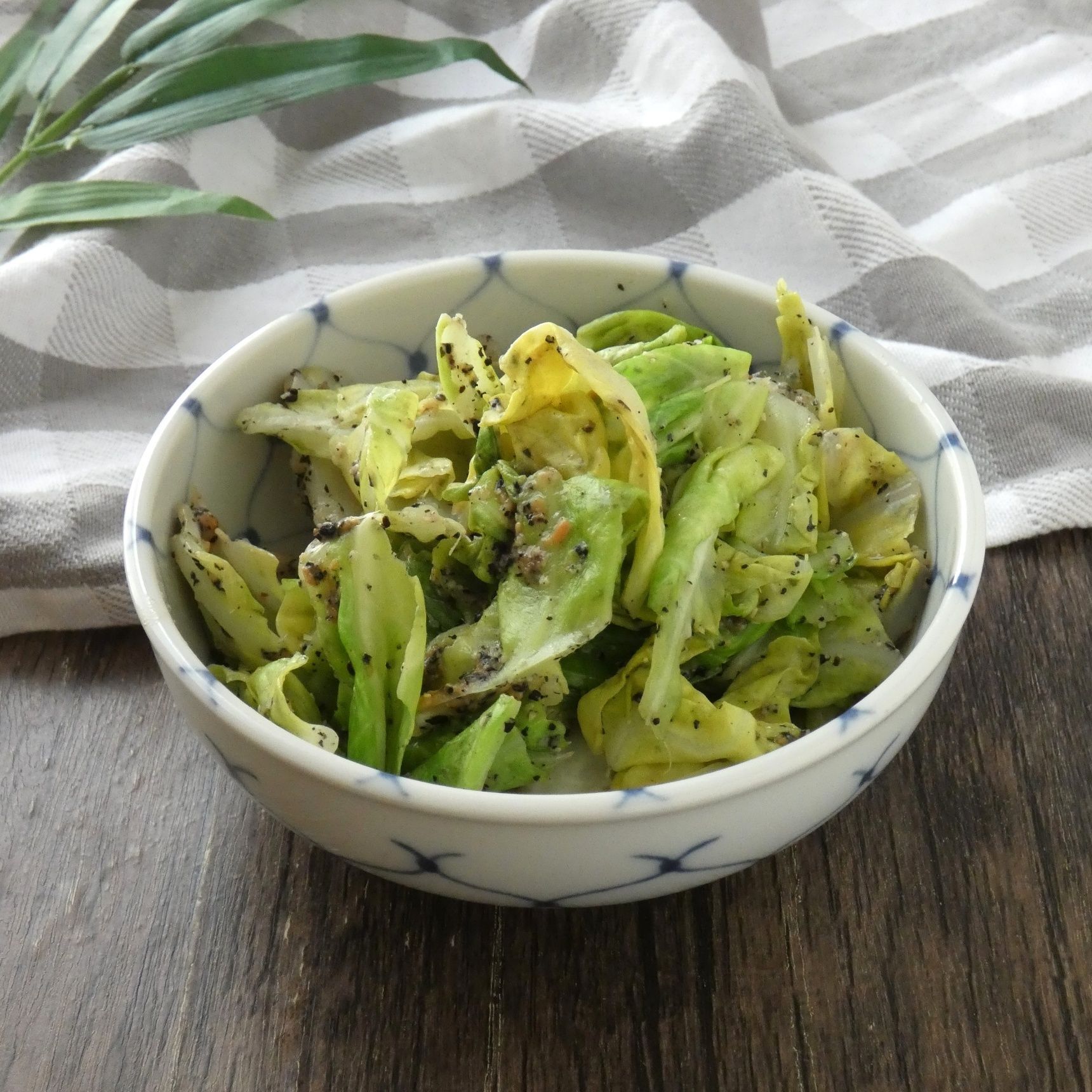 材料4つで完成！「春キャベツのにんにく味噌和え」