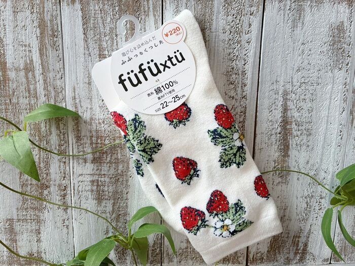 キャンドゥで見つけた！いちご柄のソックスにトキメキの春