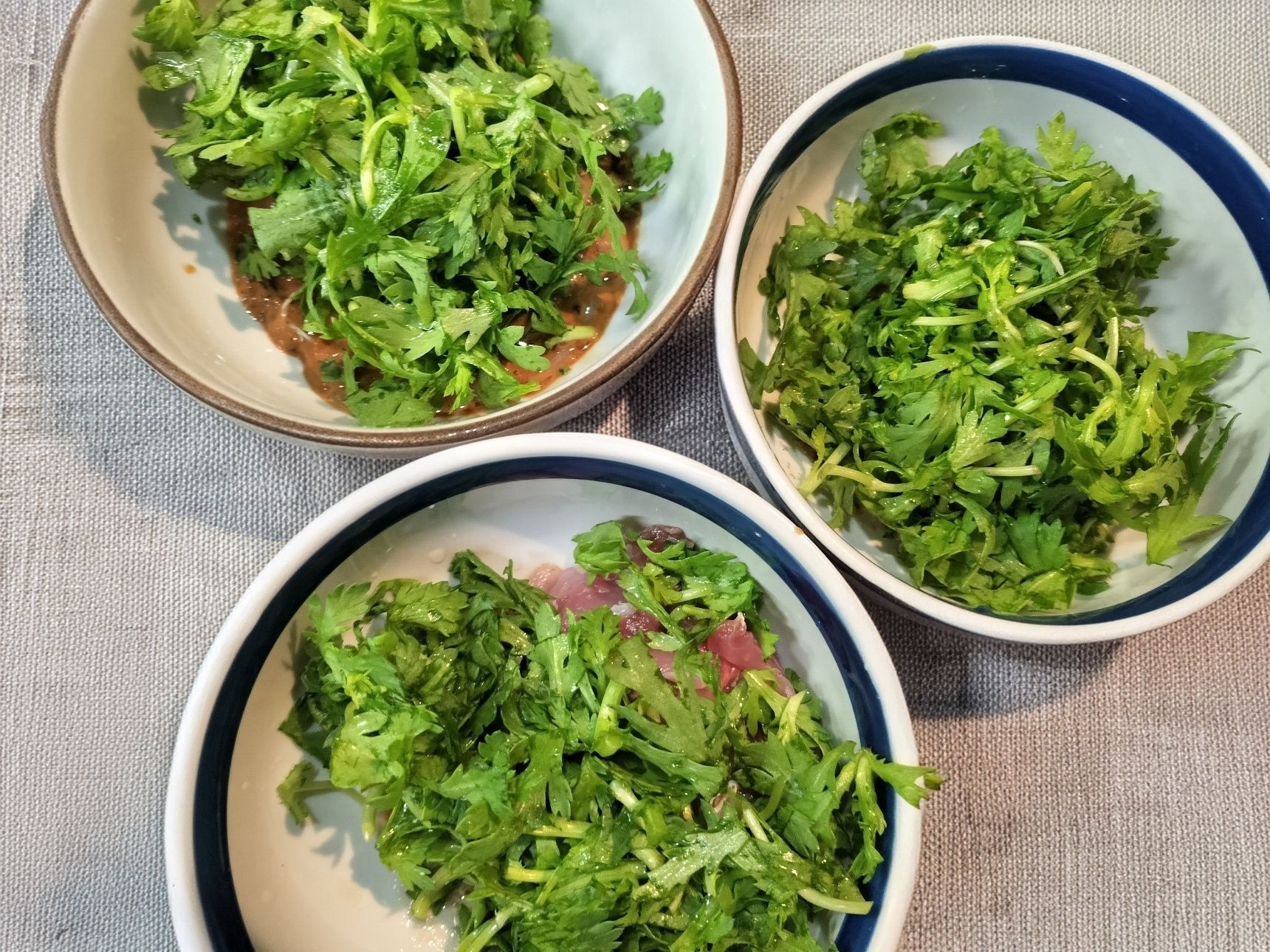 3、手順1の春菊を加えて和える