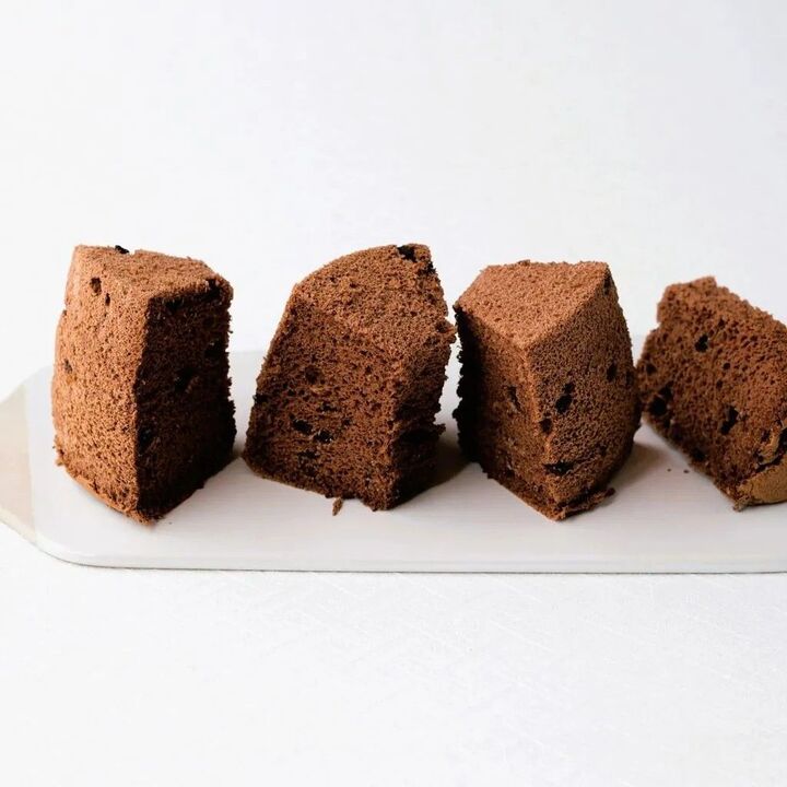 【オイルなし、グルテンなし】米粉のふわふわ「ココアとチョコチップのシフォンケーキ」の作り方。体にやさしいのに満足感のあるおやつです!