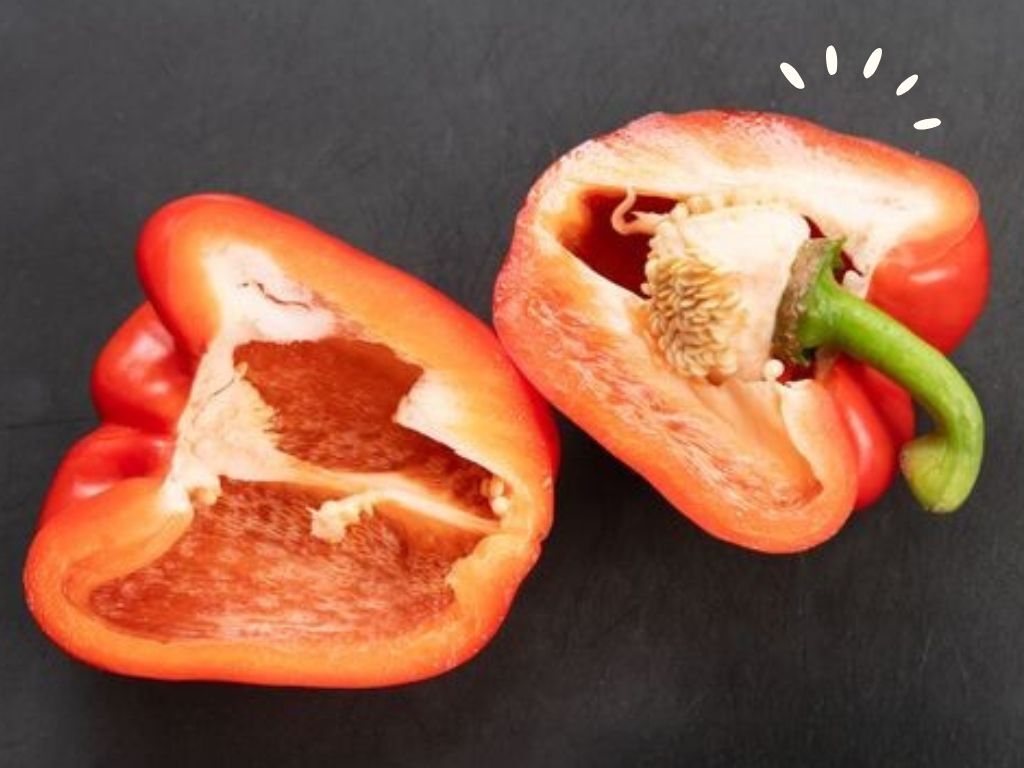 最初にこれやるだけで超簡単！パプリカの『種』を一発で取る裏ワザ。覚えておくと便利ですよ♪