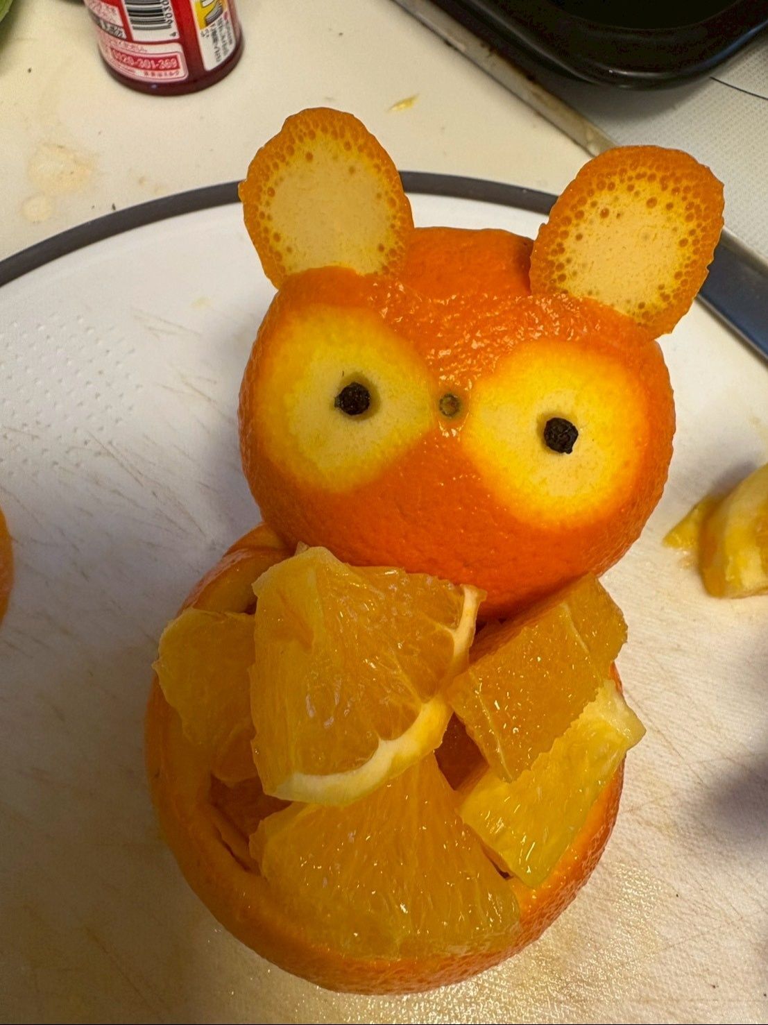 中にカットしたオレンジを詰め込んで