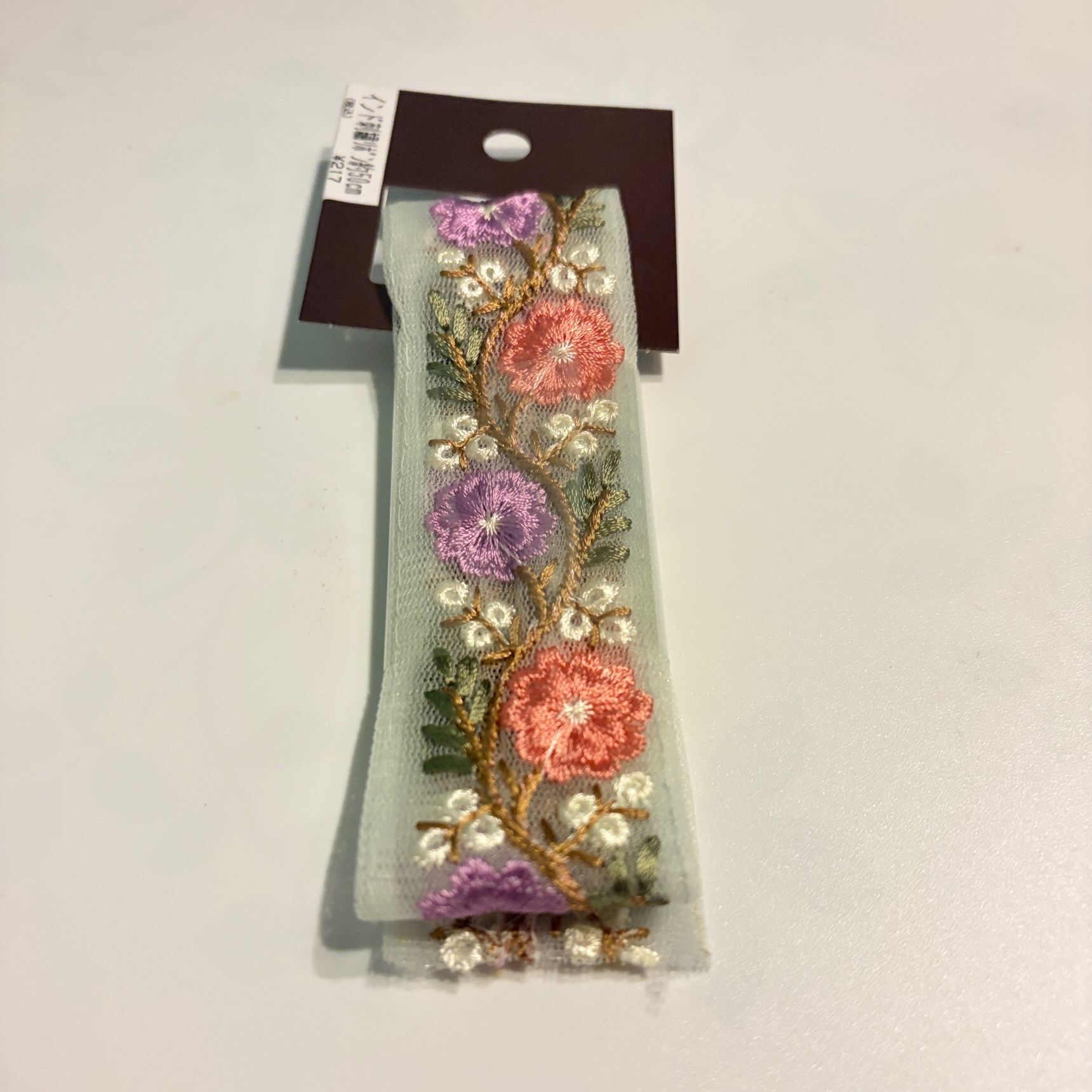 刺繍リボンひとつで、シンプルなサコッシュが素敵に〜