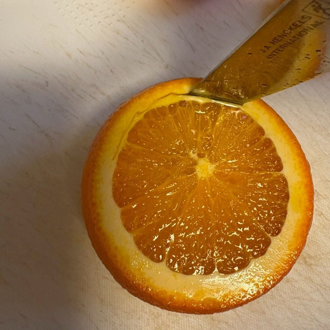 胴体部分をくり抜きます。