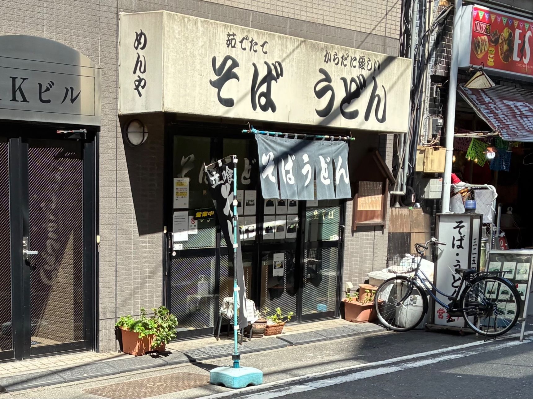 【福岡民が潜入】ニ度目の立ち食いそばに挑む。「今回も座ったけど、前回とは解像度が違う。」