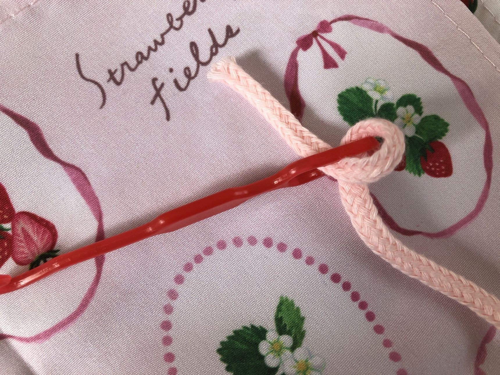 穴にもう一度通します