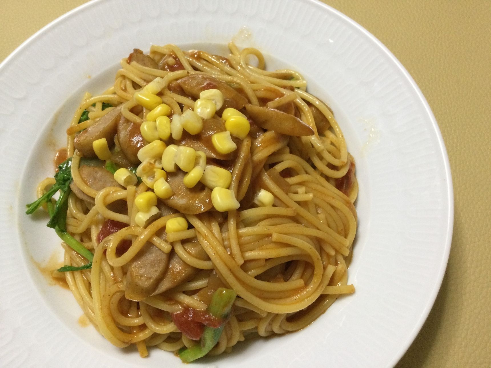 ３色の野菜がかわいいナポリタンスパゲッティー