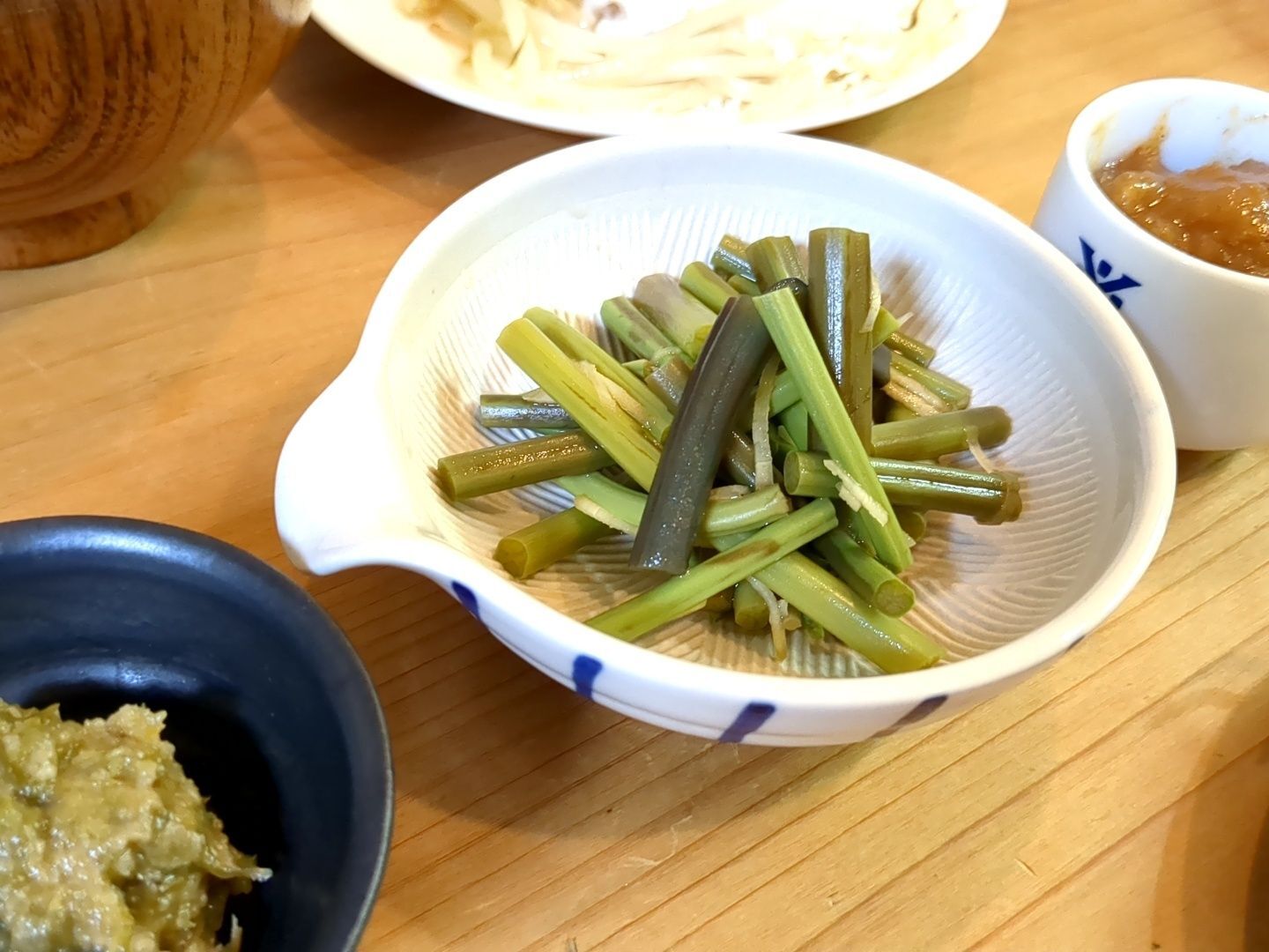 ワラビの醤油漬け【ワラビのアク抜きから！】