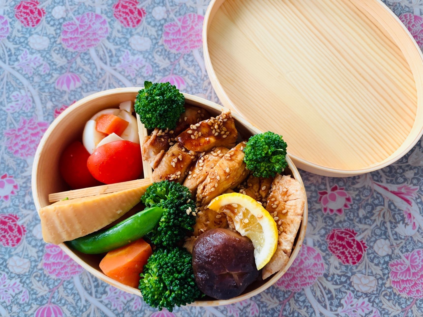 冷めても美味しい「鶏むね肉の鍋照り焼き弁当」