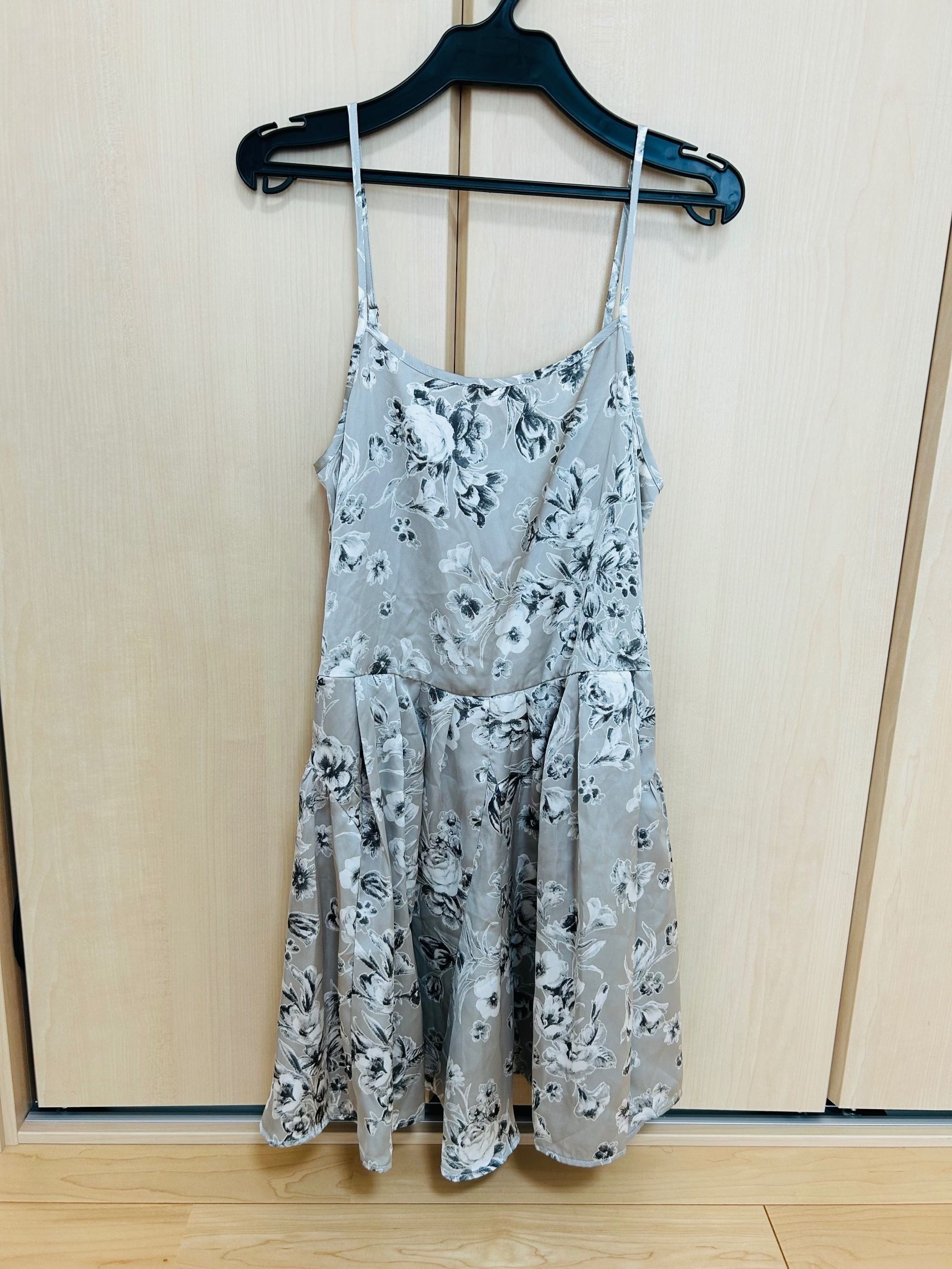 ②ミニのキャミソールワンピース  