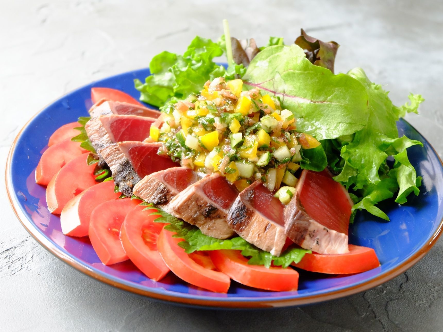 盛り付けて仕上げる