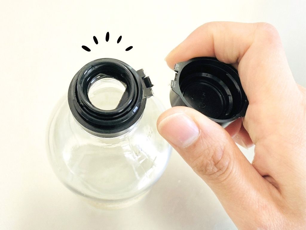 ブチっとちぎれた調味料ボトル、そのまま捨てるの待って！こうすれば簡単に取り外せます♪