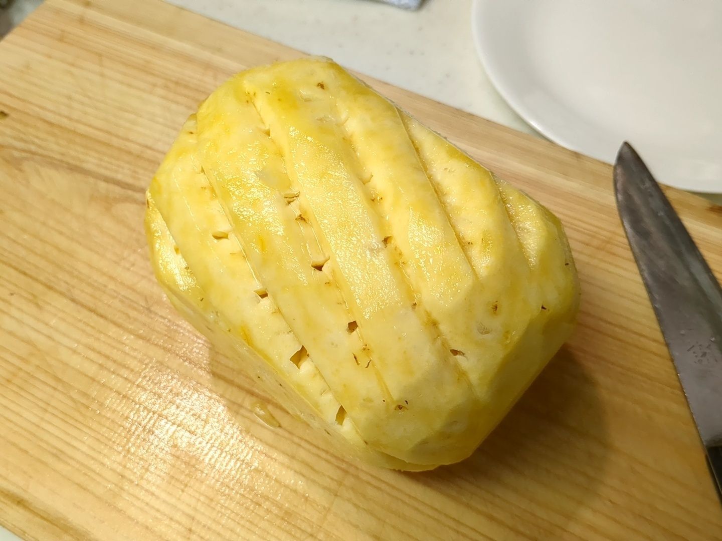 【パイナップル！】果肉をムダなくカット！