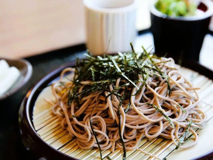 「もりそば」と「ざるそば」の違い。正しく言えたら天才!?【大人のたしなみ】