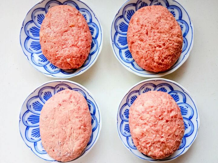 パン粉はもう買いません!ハンバーグ作りに使える「パン粉の代わり」4つを検証。意外な1位に驚いた!!